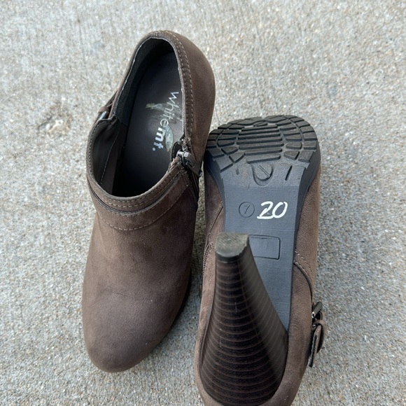 Like New! Whitemt. Heeled Booties - Picture 3 of 3